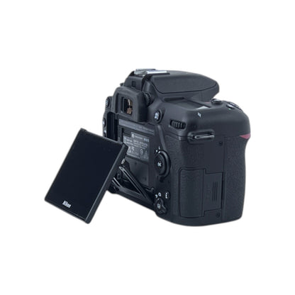 Nikon D7500 Kit 18-140 mm Digital SLR Kamera AF-S DX 20.9MP EXPEED 5-Prozessor | Retourware