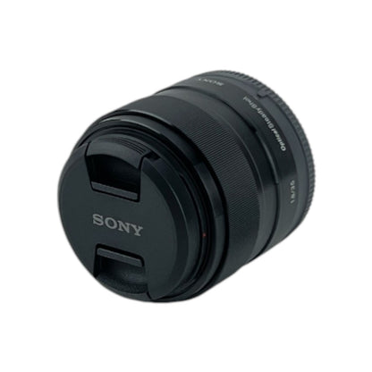Sony SEL-35F18 Standard Objektiv 35mm f/1.8, APS-C E-Mount Schwarz | Retourware
