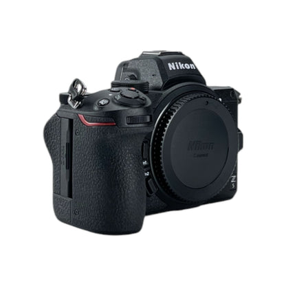 Nikon NIKKOR Z5 Vollformat Systemkamera 24.3MP 24-200mm f/4.0-6.3 WiFi Bluetooth | Retourware