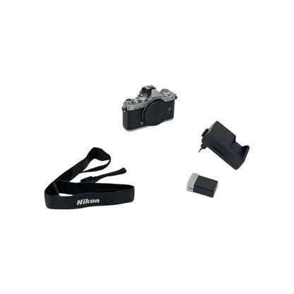 Nikon Z fc Spiegellose Kamera DX-Format 20.9MP 11 Bilder pro Sekunde APS-C CMOS | Retourware
