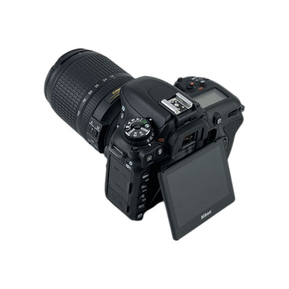 Nikon D7500 Digitale Spiegelreflexkamera Objektiv AF-S DX Nikkor 18-140 mm f/3.5-5.6G 20.9MP | Retourware